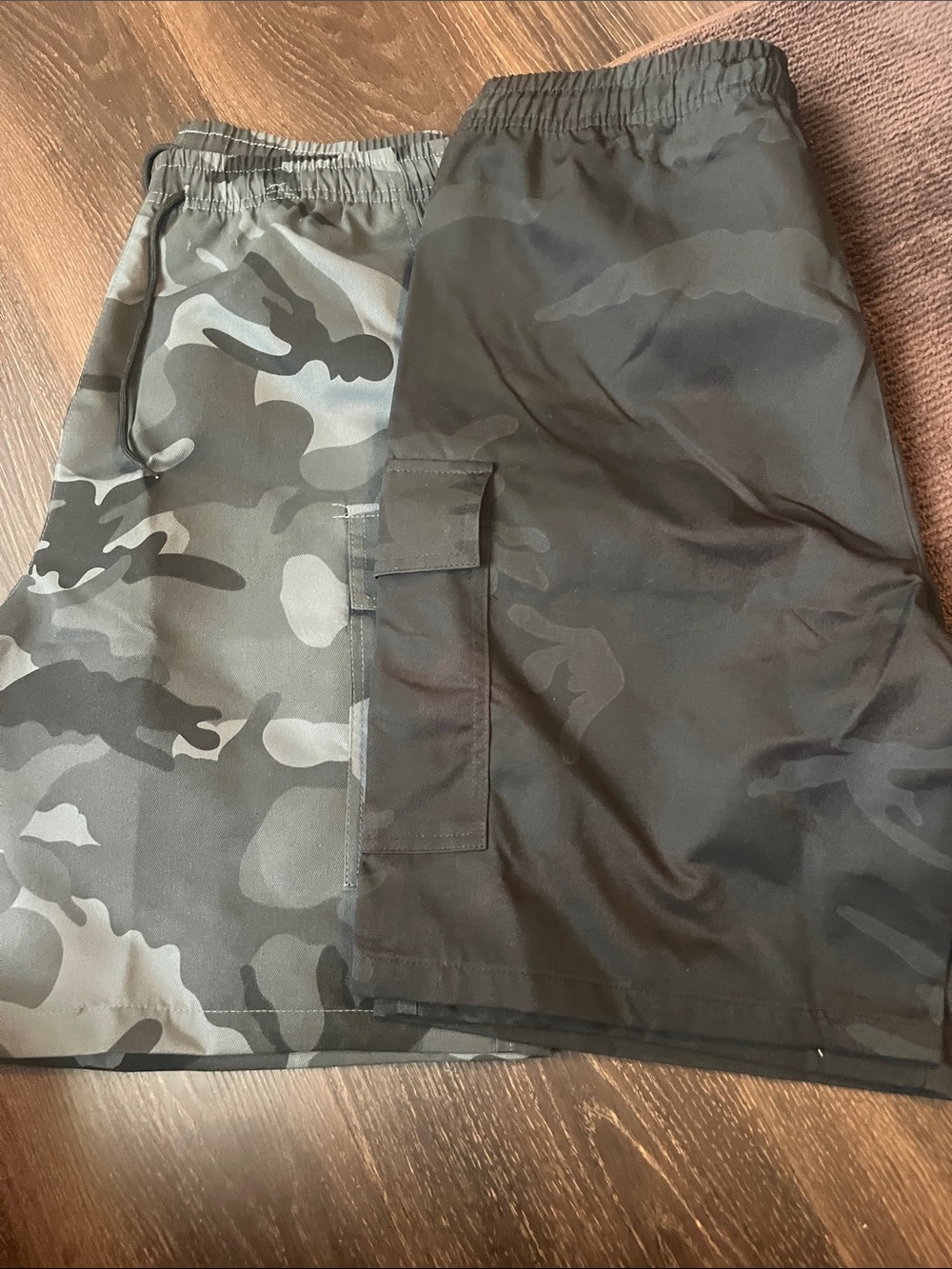 Men's Camouflage & Black Cargo Shorts with Elastic Waist